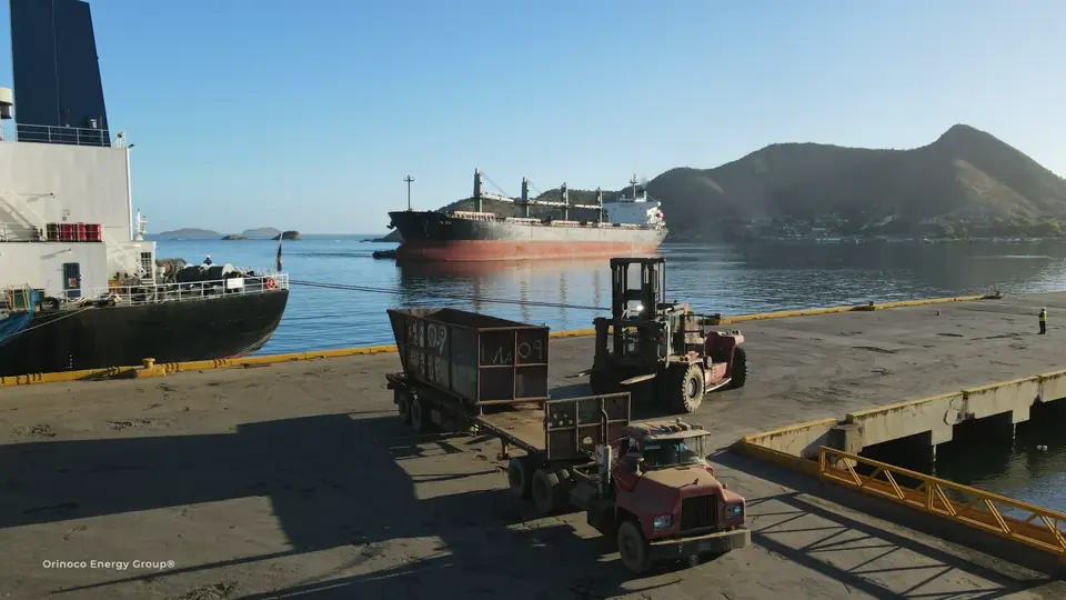Handling equipment and industrial cargo at the quayside